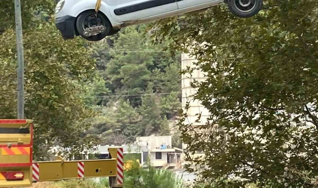 Alanya’da araç şarampole yuvarlandı: 3 yaralı; sürücünün direksiyon hakimiyetini kaybetmesi