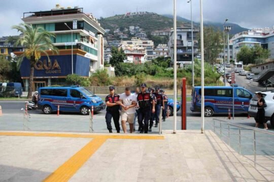 Antalya’nın Alanya ilçesinde kendisinden haraç isteyen şüphelilerin olumsuz yanıt vermesi