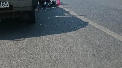 Antalya’nın Alanya ilçesinde motosikletin park halindeki otomobile çarpması sonucu meydana