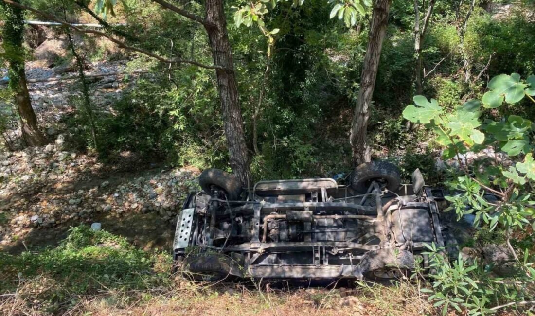 Antalya’nın Alanya ilçesinde safari turu yapan aracın yoldan çıkarak yaklaşık