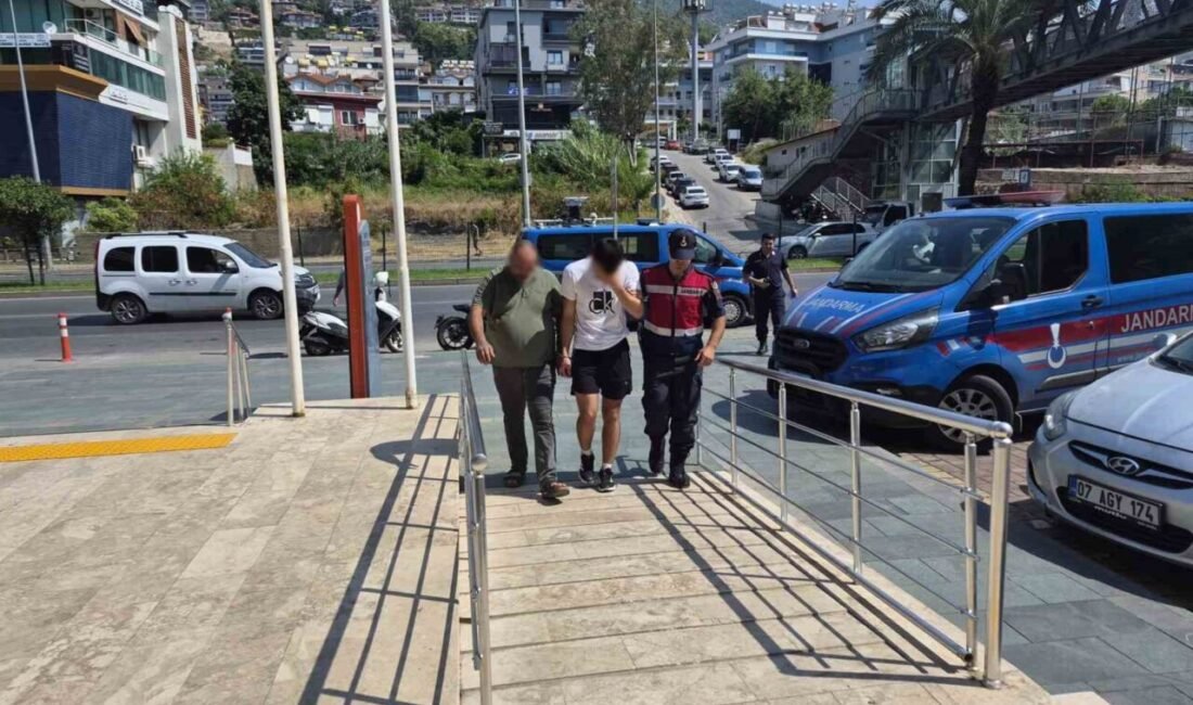 Alanya’da jandarma ekiplerinin uyuşturucu ticaretine yönelik düzenlediği operasyonda 700 gram