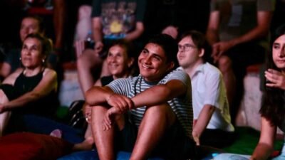 Alanya Belediyesi, yaz akşamlarında vatandaşların bir araya gelerek sosyalleşebileceği Yeşilçam