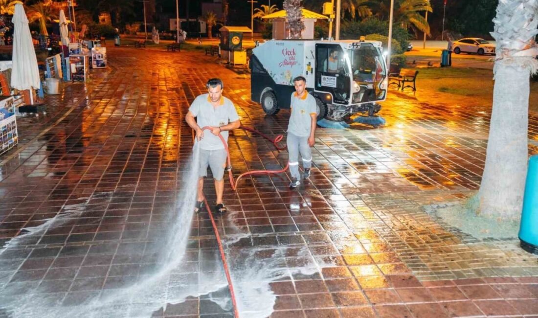 Alanya Belediyesi Temizlik İşleri Müdürlüğü ekipleri, kentin en yoğun ve