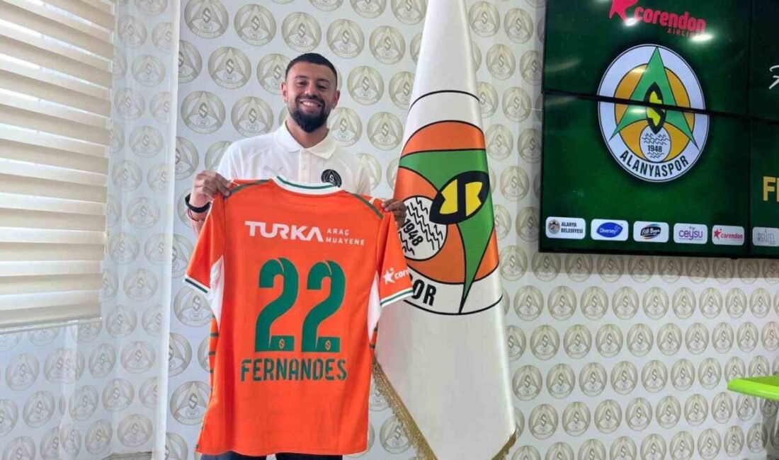 Corendon Alanyaspor, Yunanistan ekiplerinden AEK forması giyen 28 yaşındaki kanat