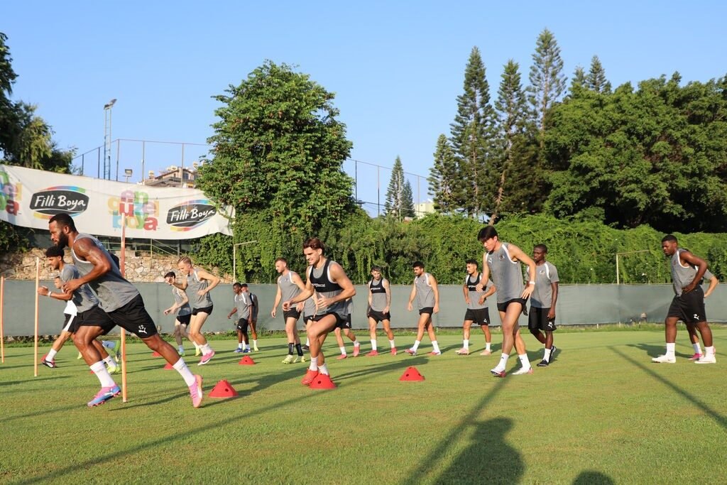 Trendyol Süper Lig’in 3. haftasında deplasmanda Eyüpspor ile karşılaşacak Corendon
