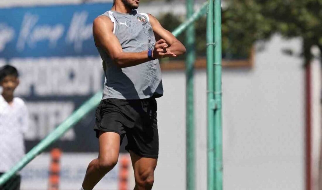 Trendyol Süper Lig ekiplerinden Corendon Alanyaspor, yeni sezon hazırlıklarını Erzurum