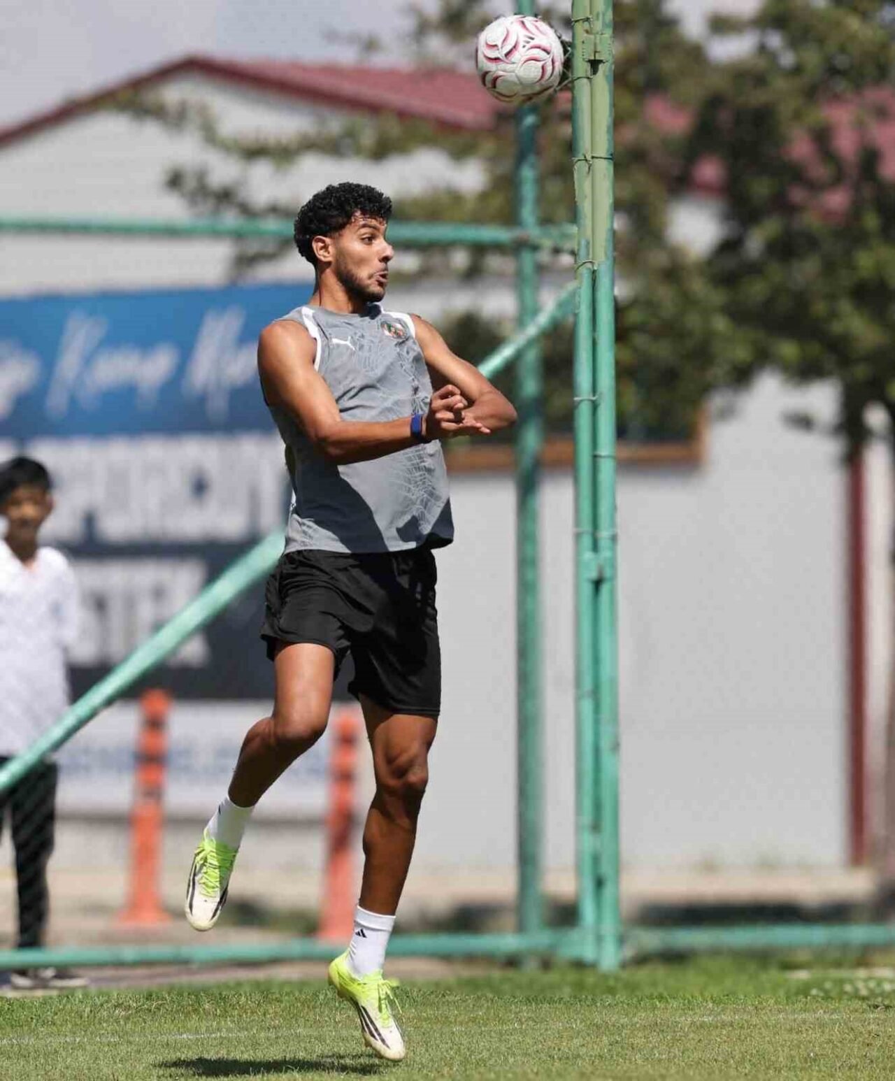 Trendyol Süper Lig ekiplerinden Corendon Alanyaspor, yeni sezon hazırlıklarını Erzurum