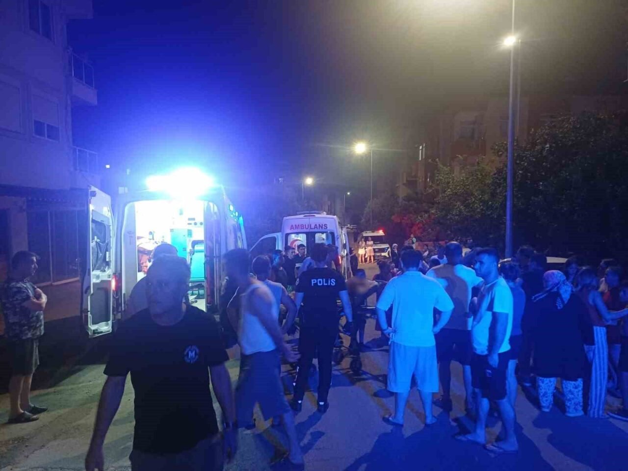 Antalya’nın Manavgat ilçesinde annesini darp ettiği iddia edilen babasını bıçakla