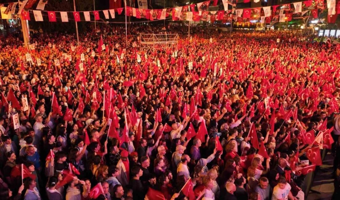Antalyalılar, 30 Ağustos’ta büyük zaferin gururunu ve bayramın coşkusunu Cumhuriyet