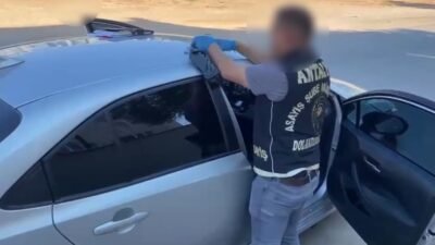 Antalya’da kendilerini başkomiser olarak tanıtarak bir vatandaşı, kimliğinin terör örgütü