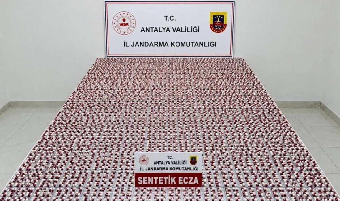 Antalya’nın Kepez ilçesinde bir adrese düzenlenen operasyonda 15 bin 184