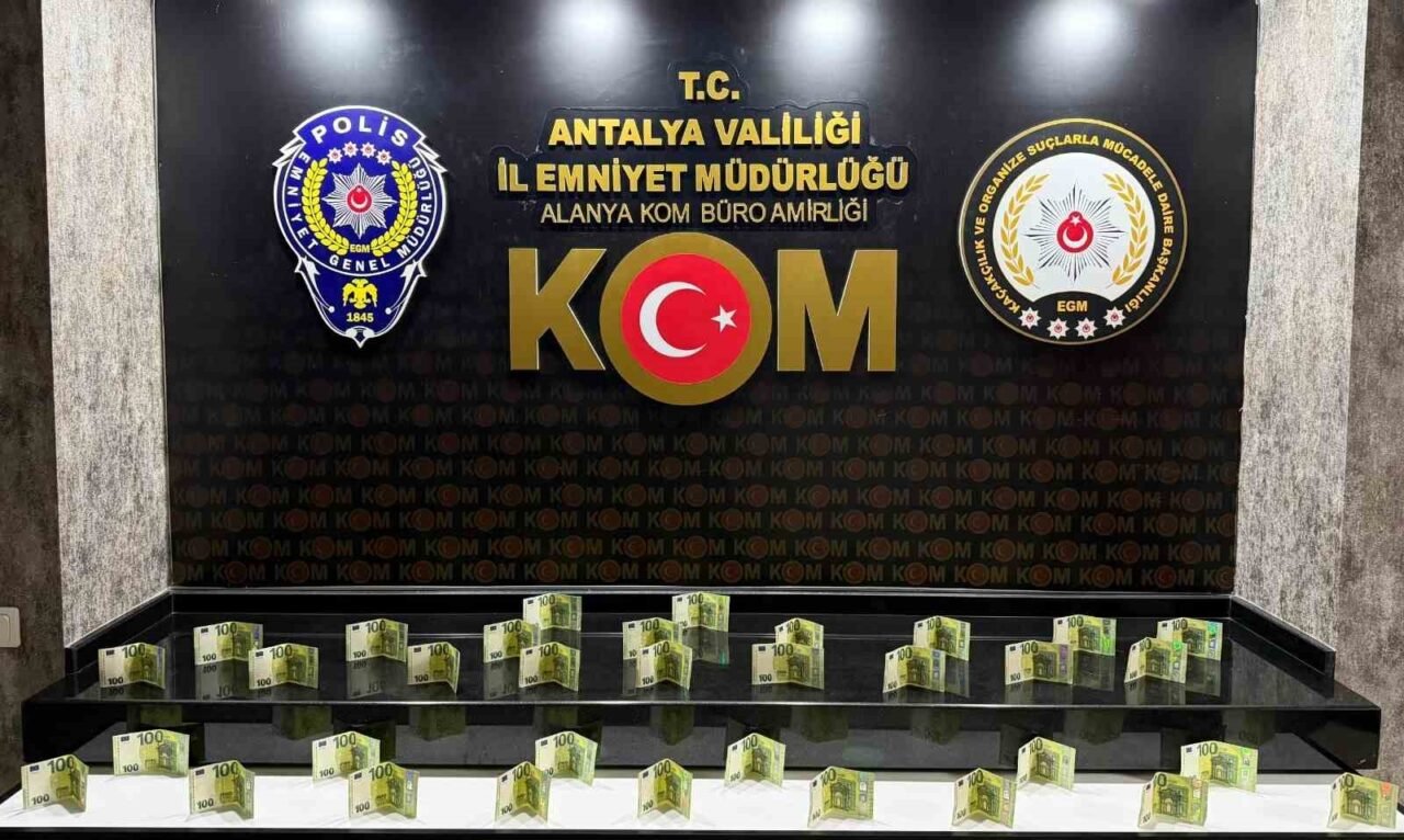 Antalya'da 22 adet kaçak tarihi eser yakalandı