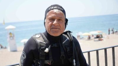 Akdeniz Üniversitesi’nden Prof. Dr. Mehmet Gökoğlu, bu yıl Konyaaltı Plajı’nda