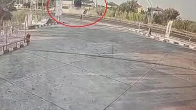 Manavgat’ta 3 aracın çarpıştığı zincirleme kazada, savrulan servis midibüsünün yaya