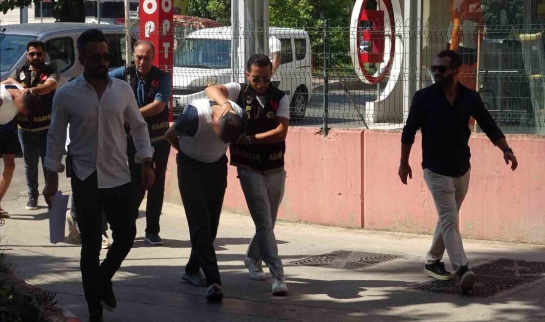 Antalya’da Van’dan ağabeyini ziyarete gelen 44 yaşındaki şahsın, otomobilinde uğradığı