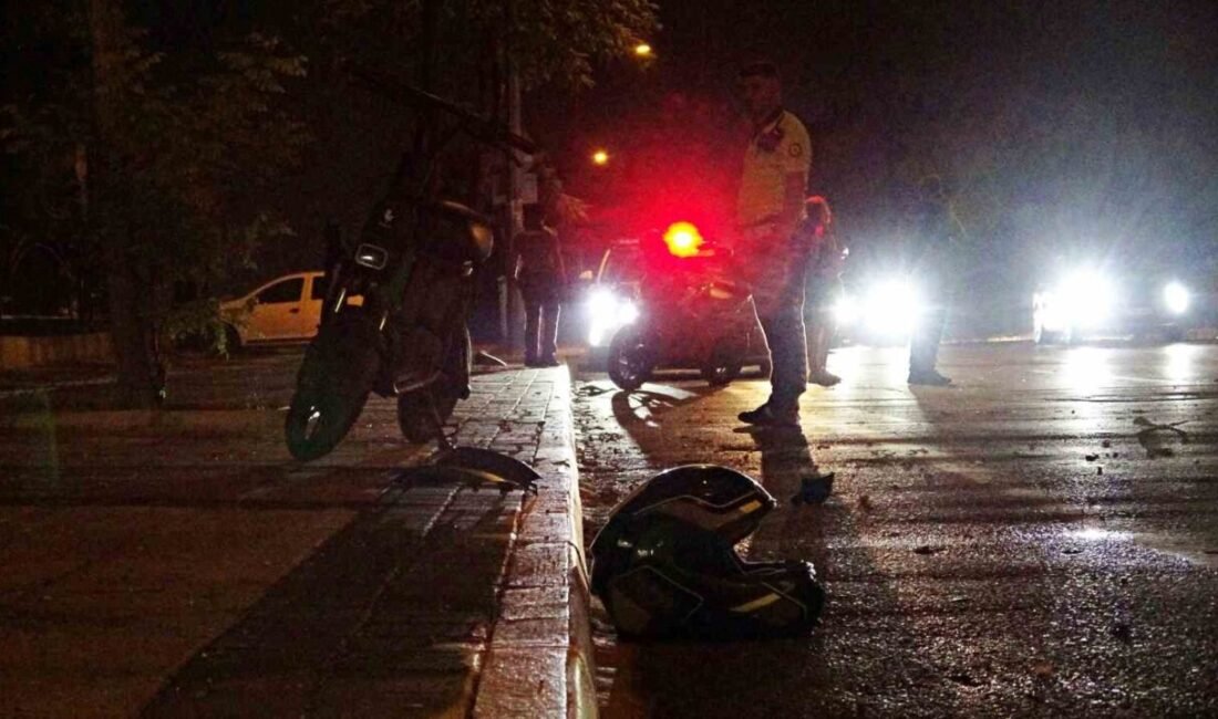 Antalya’da yolun karşısına geçmek isteyen yayaya motosiklet çarptı. Kazada yaya