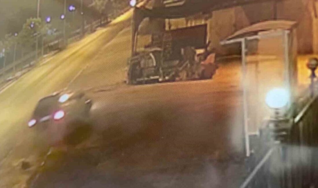 Antalya’da Serik istikametinde seyir halindeyken kontrolünü kaybeden bir hafif ticari
