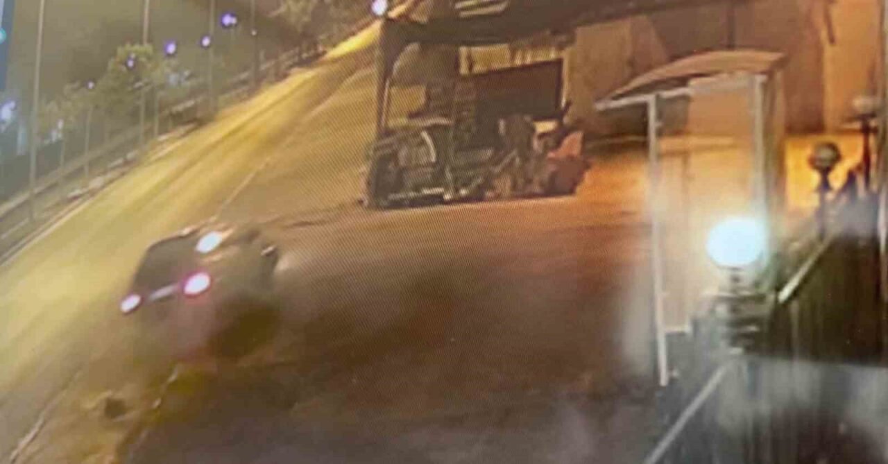 Antalya’da Serik istikametinde seyir halindeyken kontrolünü kaybeden bir hafif ticari