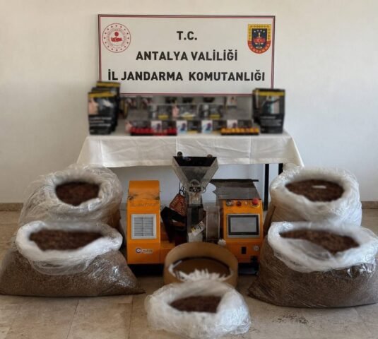 Döşemealtı’nda jandarmanın kaçak tütün operasyonunda 280 kilo kıyılmış tütün, 15
