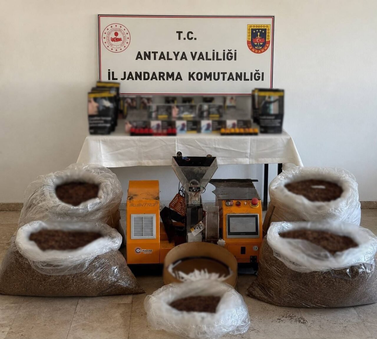 Antalya’da kaçak tütün operasyonu: 280 kilo ele geçirildi