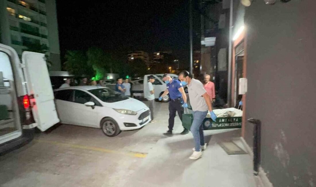 Antalya’da komşularının kötü koku ihbarı üzerine bir apartman dairesine giren