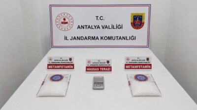 Antalya’nın Kepez ilçesinde jandarma ekiplerinin bir otel odasına düzenlediği operasyonda