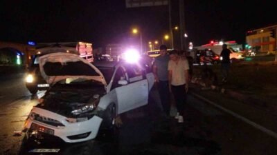 Antalya’nın Manavgat ilçesinde iki otomobilin çarpışması sonucu meydana gelen trafik