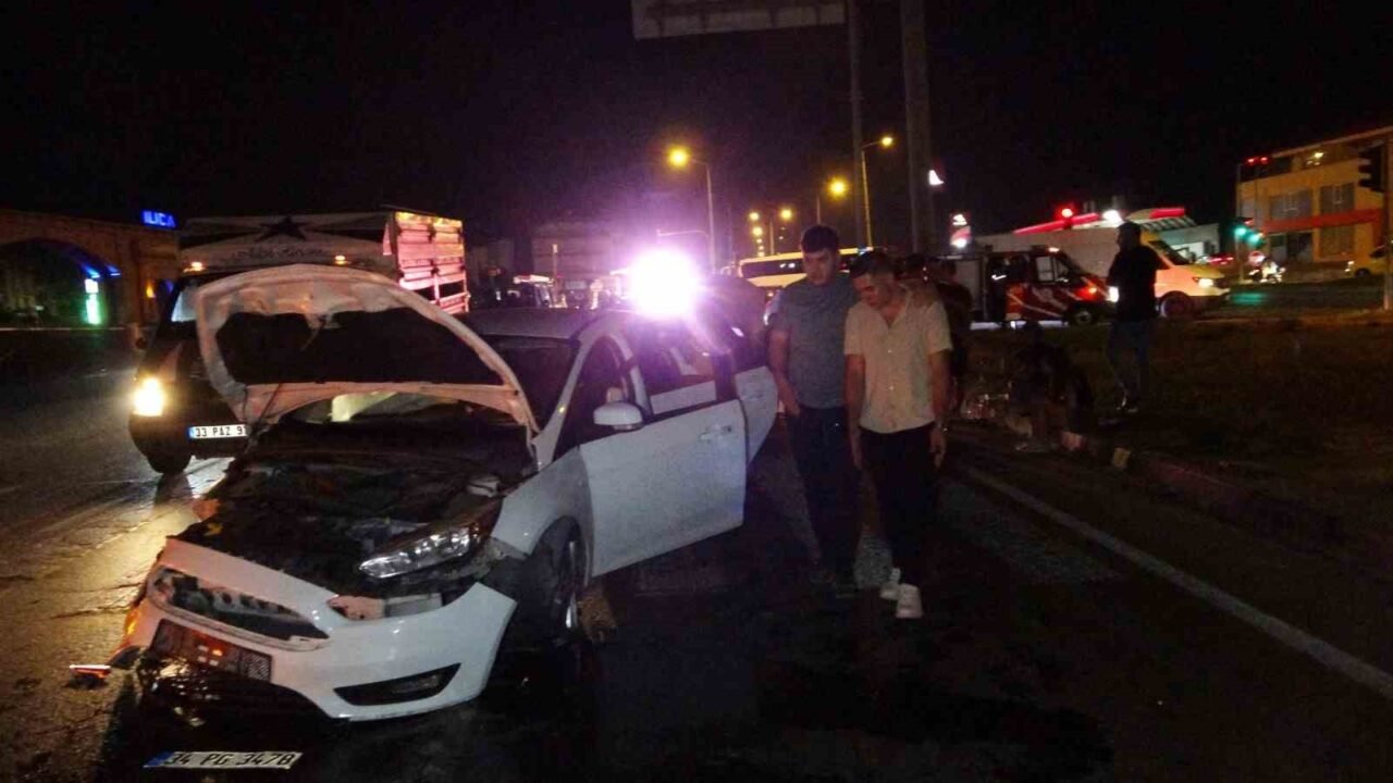 Antalya’nın Manavgat ilçesinde iki otomobilin çarpışması sonucu meydana gelen trafik
