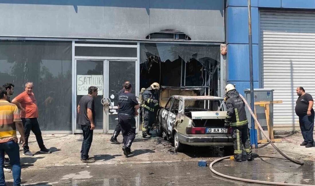 Antalya’nın Kepez ilçesinde sahibinin sabah saatlerinde iş yeri önüne park