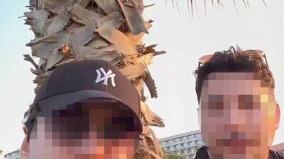 Antalya’nın Serik ilçesine bağlı Belek’te bir halk plajında tesettürlü kadınları