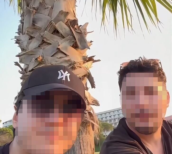 Antalya’nın Serik ilçesine bağlı Belek’te bir halk plajında tesettürlü kadınları