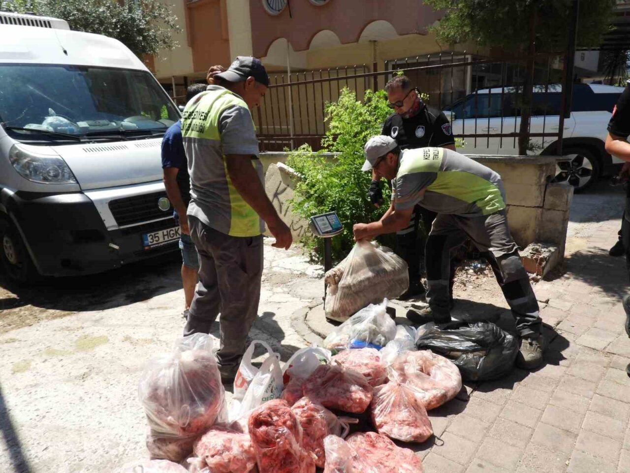 Antalya’nın Kepez ilçesinde bir gıda deposuna yönelik gerçekleştirilen denetimde, son