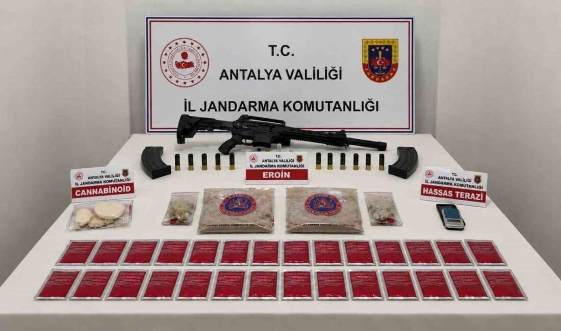 Antalya İl Jandarma Komutanlığınca yürütülen çalışmalar kapsamında Muratpaşa ilçesinde düzenlenen