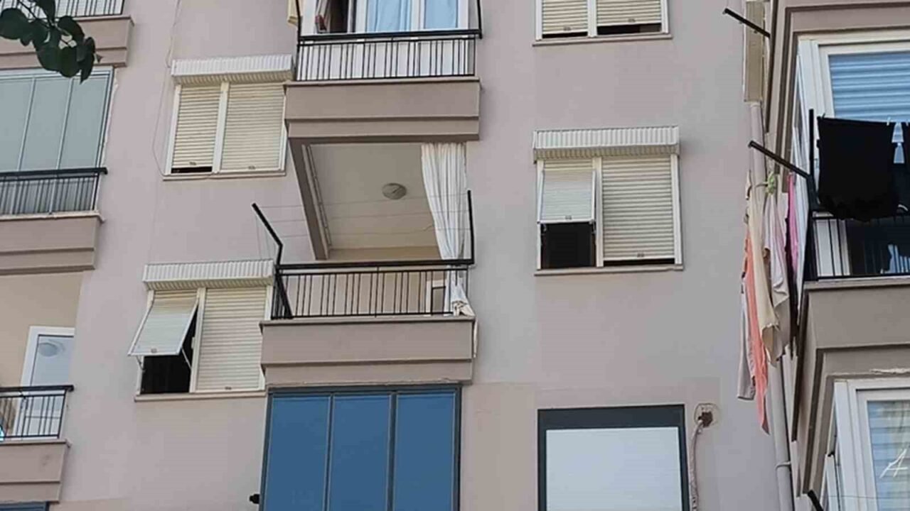 Antalya’nın Muratpaşa ilçesinde yaşlı anne ile kızı aynı evde ölü