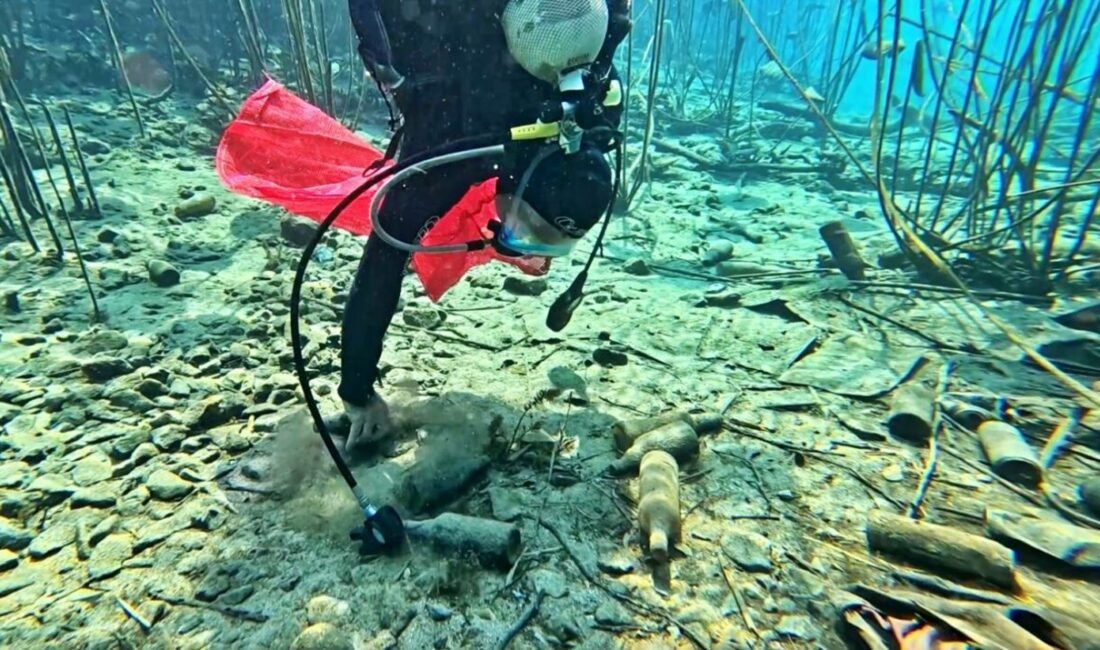 Antalya’nın içme suyu kaynaklarından Kırgöz’de su altı temizliği yapan dalgıçlar,