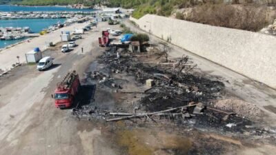 Antalya Balıkçı Barınağı’nda çıkan ve 20’nin üzerinde teknenin küle dönmesine