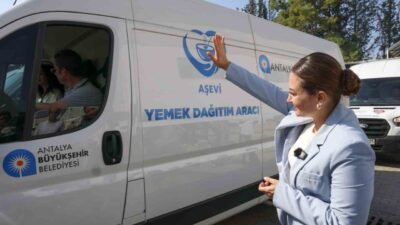Antalya Büyükşehir Belediyesi Başkan Vekili Büşra Özdemir, güne Büyükşehir Belediyesi