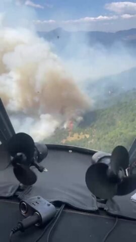 Antalya’nın Manavgat ilçesi Beşkonak Köprülü Kanyonu yakınlarında orman yangını çıktı.