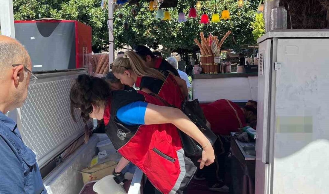 Antalya’nın Muratpaşa ilçesi’nde faaliyet gösteren seyyar dondurma ve meyve suyu