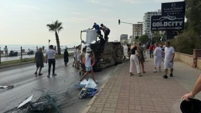 Antalya’nın Alanya ilçesinde, önüne aniden çıkan bisikletliye çarpmamak için manevra