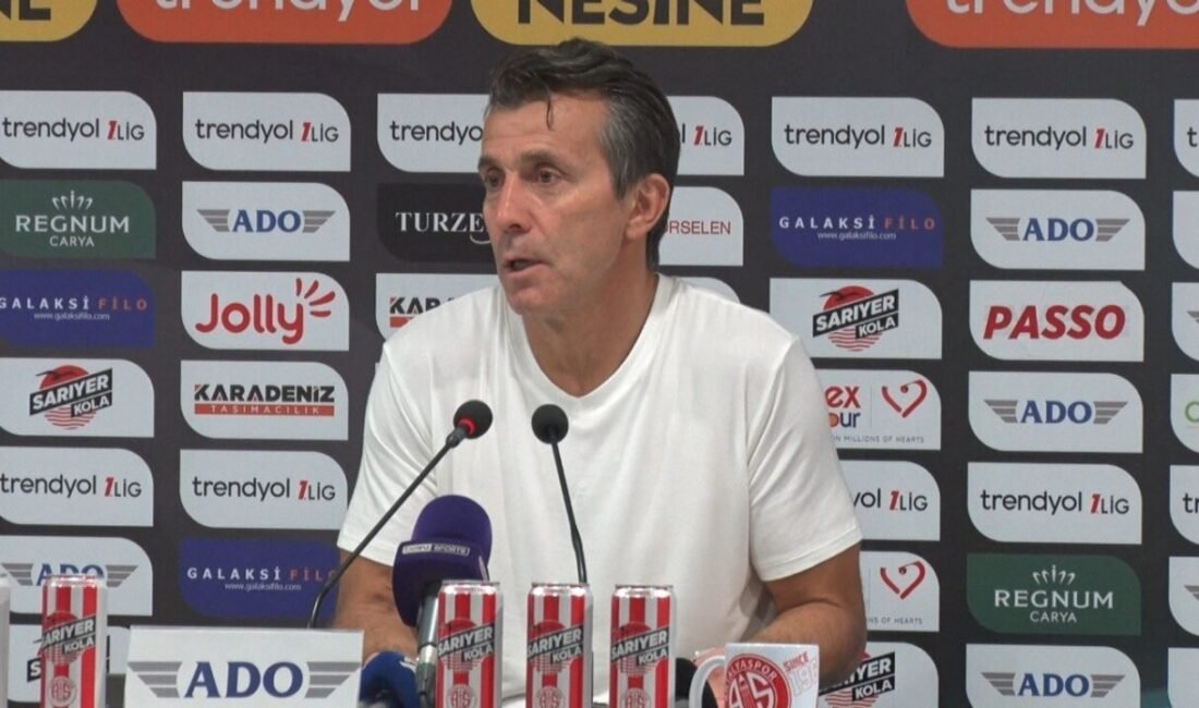 Antalyaspor Teknik Direktörü Bülent Korkmaz, Sarıyer karşısında 60. dakikaya kadar