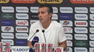 Antalyaspor Teknik Direktörü Bülent Korkmaz, Sarıyer karşısında 60. dakikaya kadar