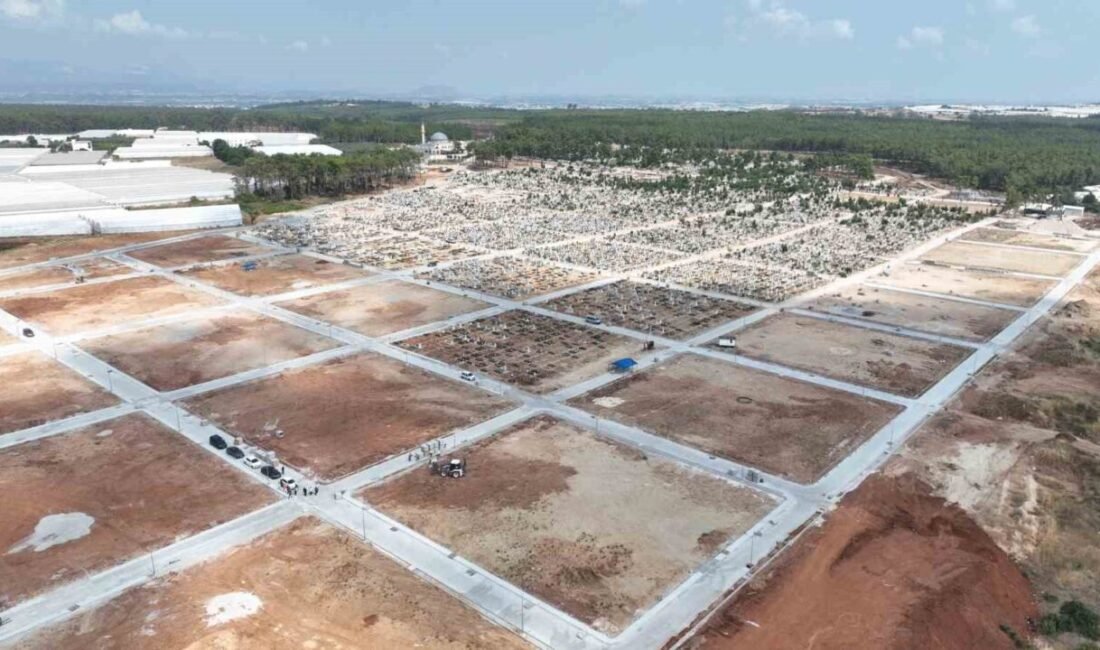 Antalya Büyükşehir Belediyesi, Kurşunlu Kent Mezarlığı alanını genişletilirken, altyapı ve