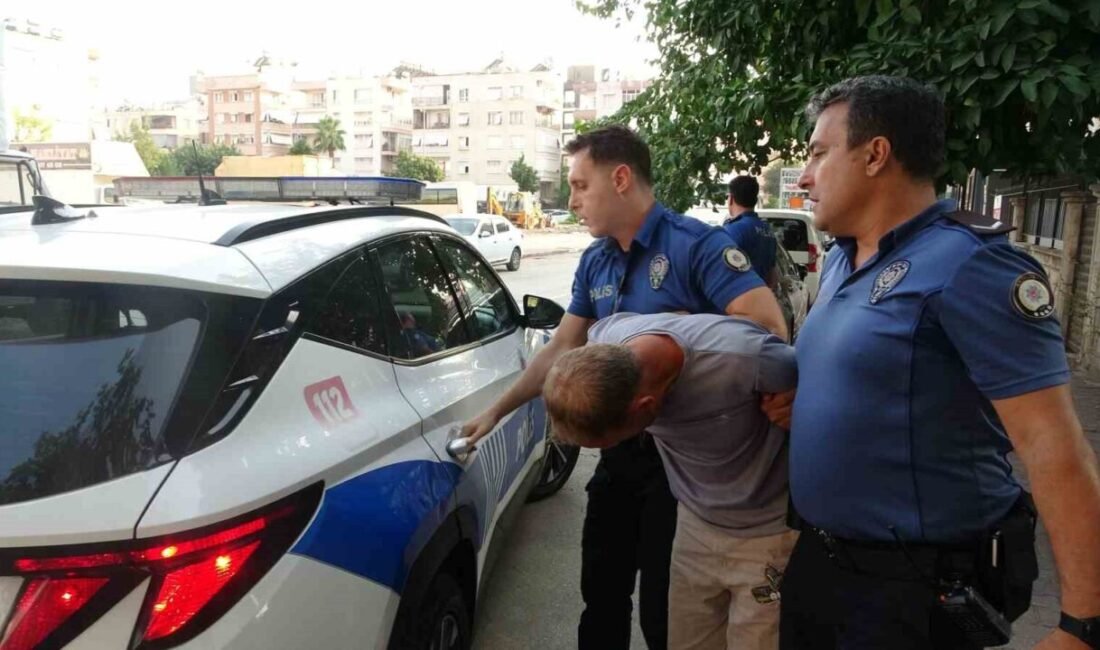 Antalya’da Konyaaltı Sahili’nde aynı gün içinde denize giren yabancı uyruklu