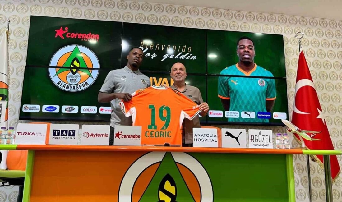 Corendon Alanyaspor, Vanspor FK forması giyen 24 yaşındaki forvet Ivan