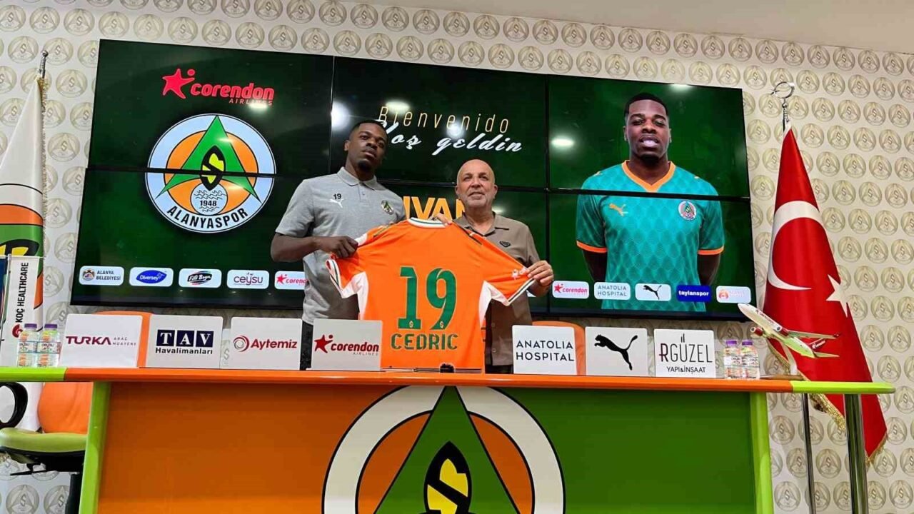 Corendon Alanyaspor, Vanspor FK forması giyen 24 yaşındaki forvet Ivan
