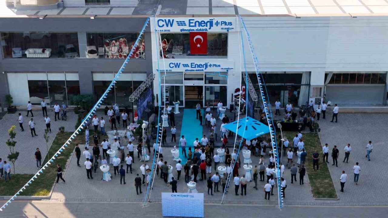 CW Enerji Plus Adana bayisi törenle açıldı