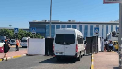 Antalya Havalimanı 2’nci Terminal otoparkında emekli polis memuru, tabanca ile