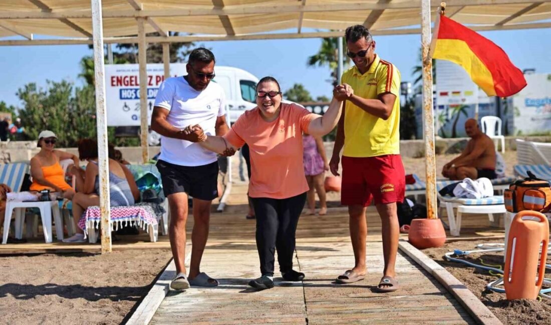Antalya Büyükşehir Belediyesi’nin Konyaaltı ve Lara’da hizmet veren engelsiz plajları,