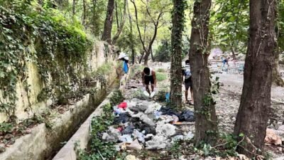 Antalya’nın Alanya ilçesinde müzisyen ve yüzme antrenörü iki arkadaş, gezmek
